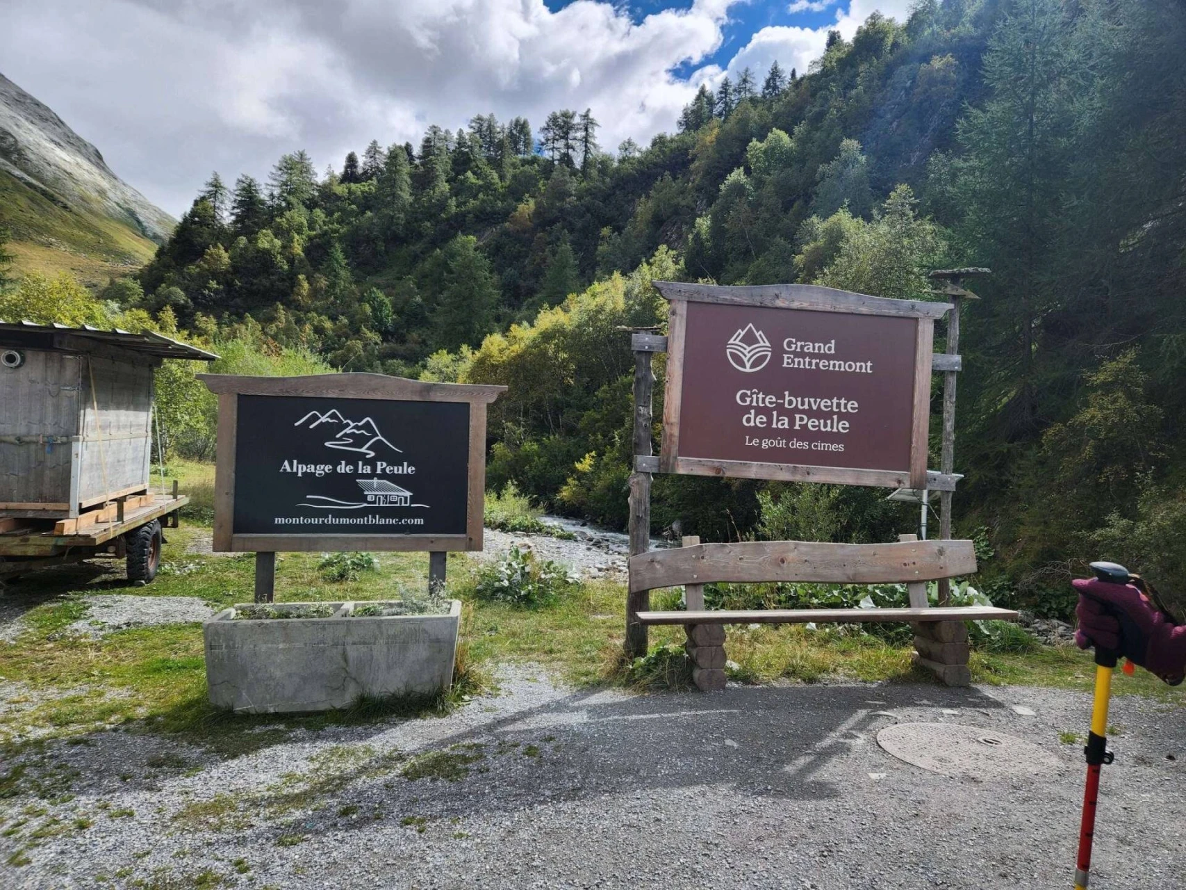 Gîte Alpage de La Peule, primo alpeggio svizzero sotto il Grand Col Ferret