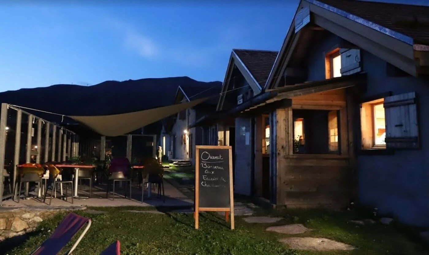 Gîte d'alpeggio Les Écuries de Charamillon, discesa dal col de Balme