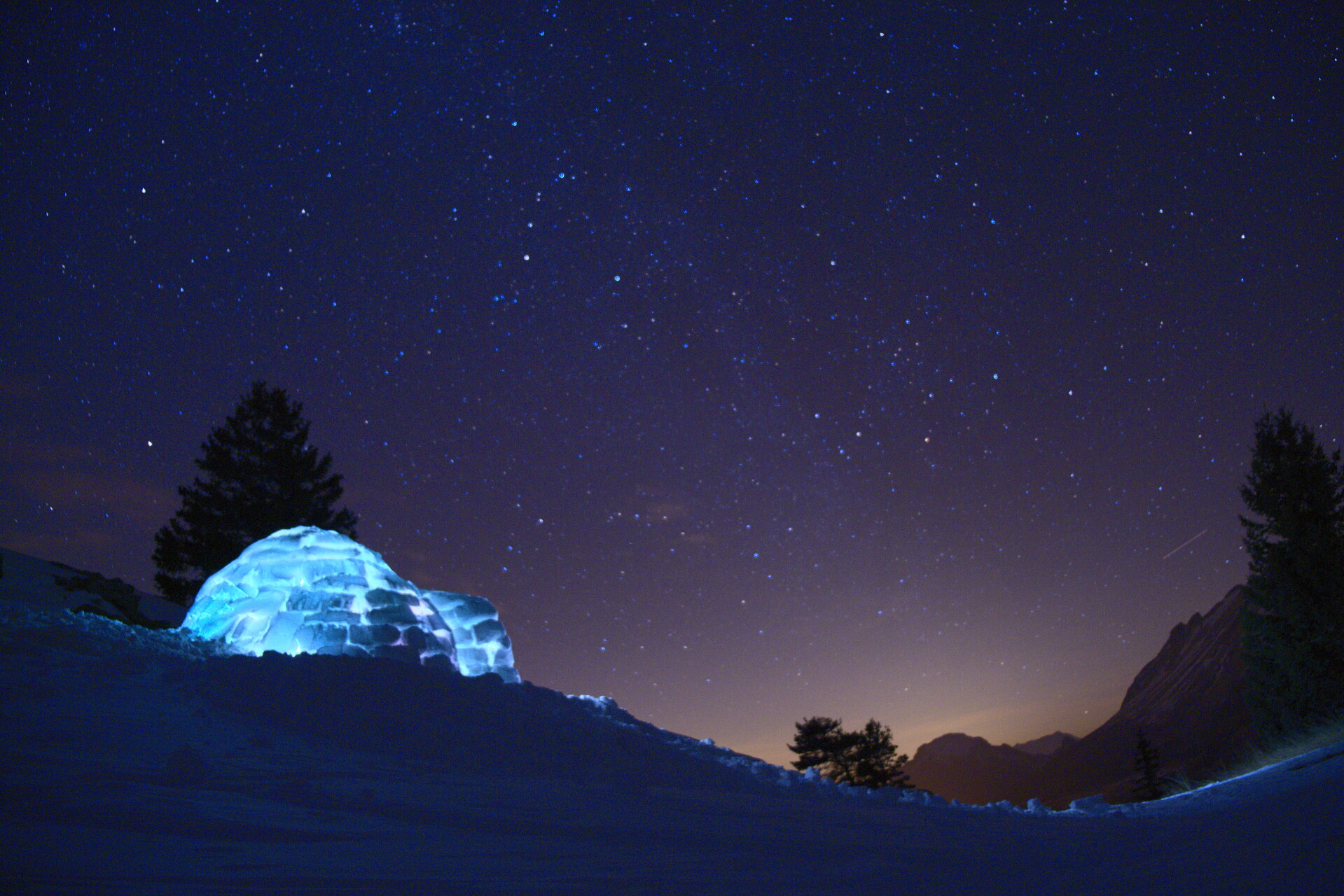 Costruire e dormire una notte in un Igloo nelle Alpi 2027