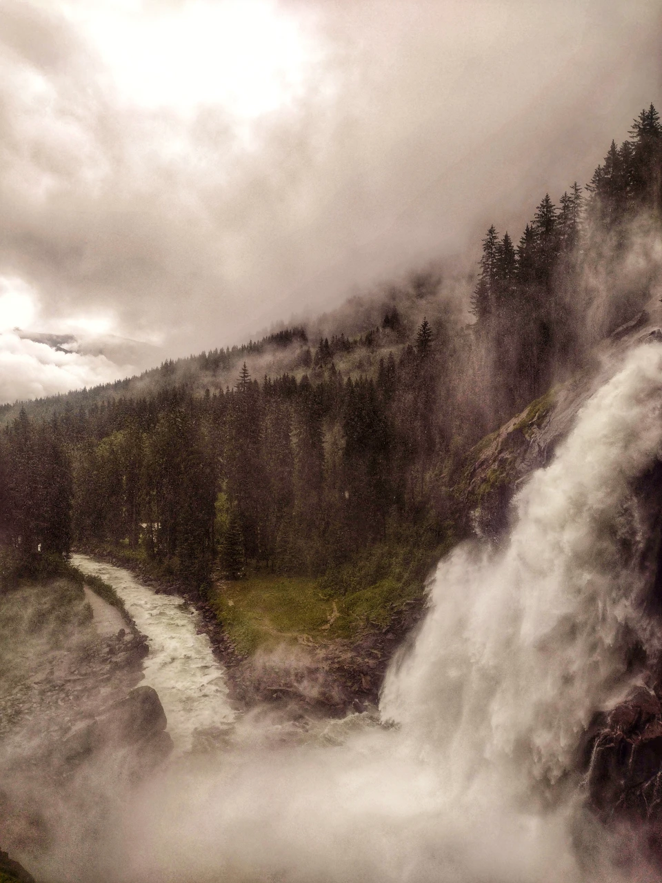 Le cascate di Krimml, 380 m in 3 salti, all'uscita del Krimmler Achental