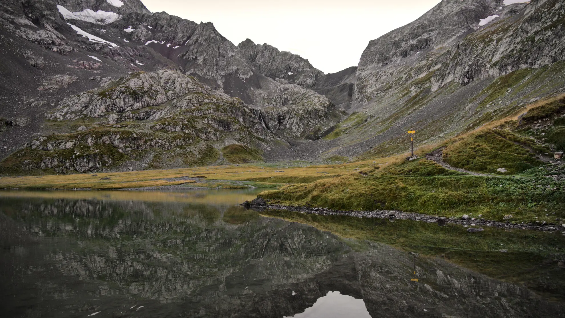 Riflessi nel Lac de la Muzelle, atmosfera autunnale