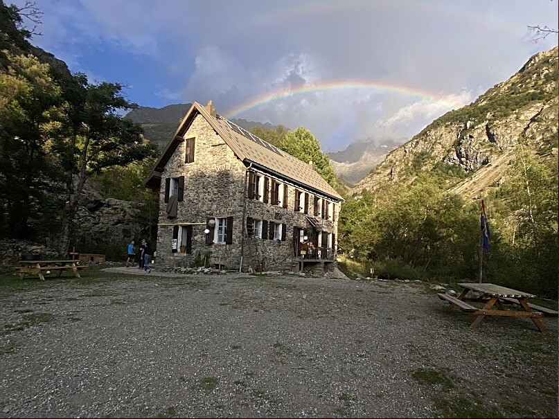Rifugio vs Gite: Capire le Opzioni di Alloggio Alpino