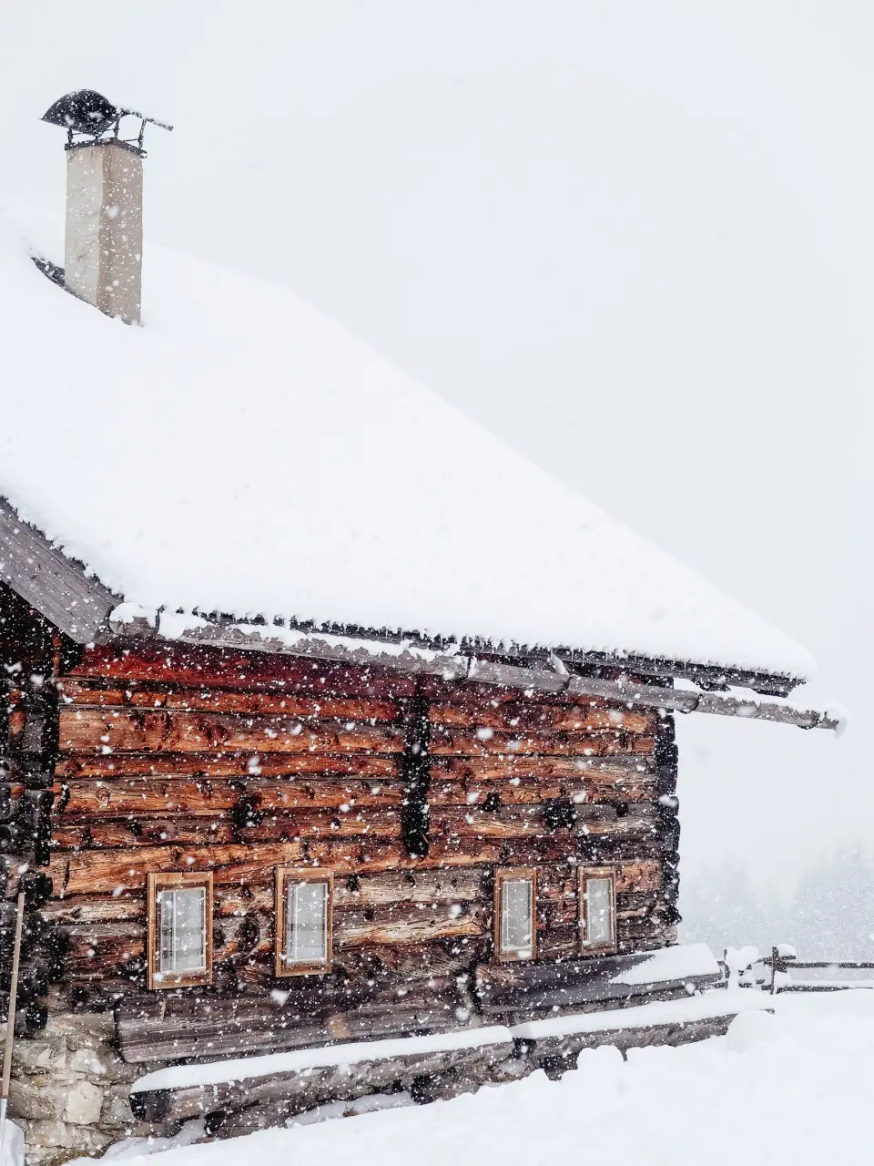 Rifugio di montagna in inverno - Alpi