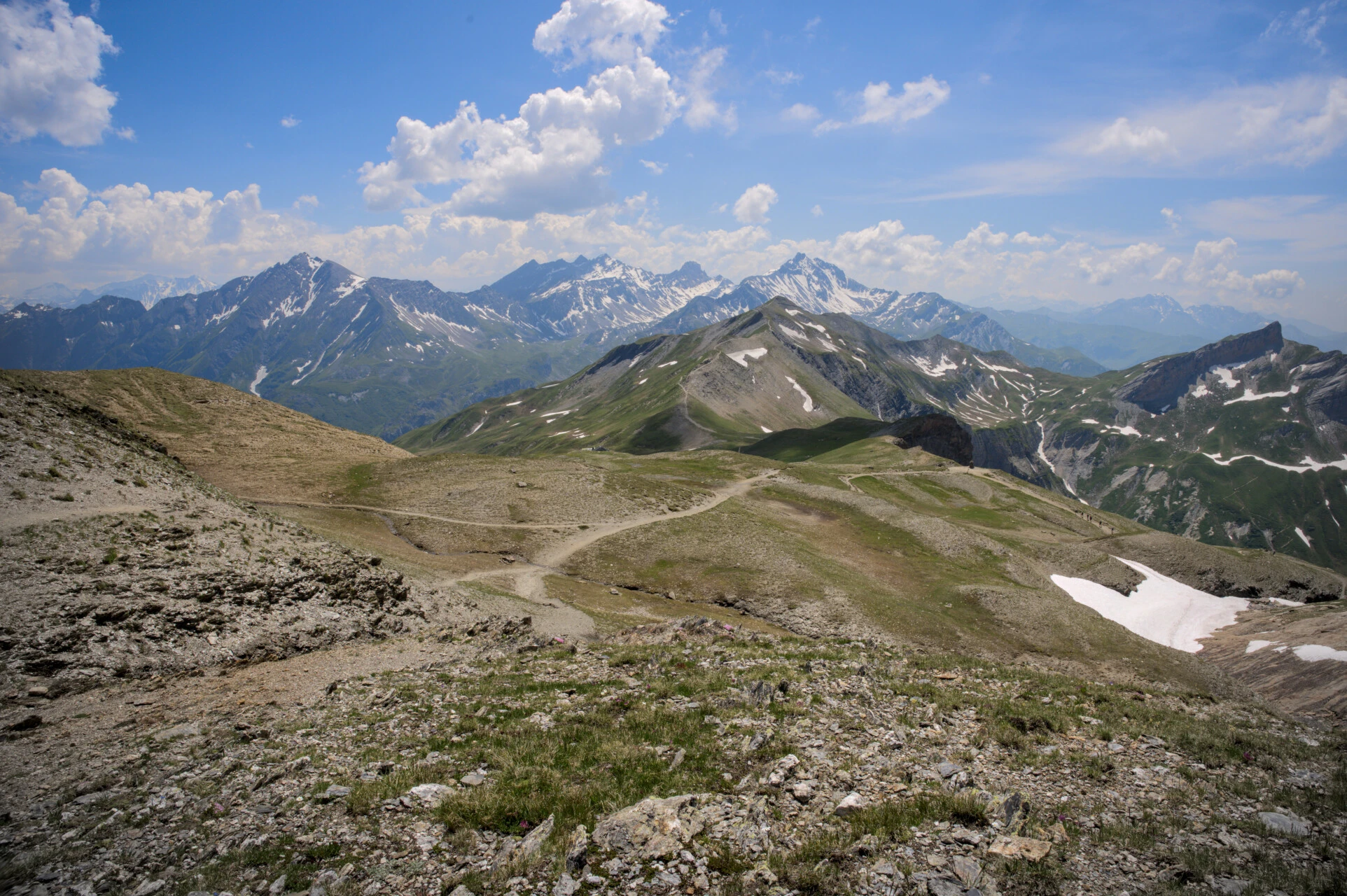 Sentiero di cresta verso il Col de la Croix du Bonhomme